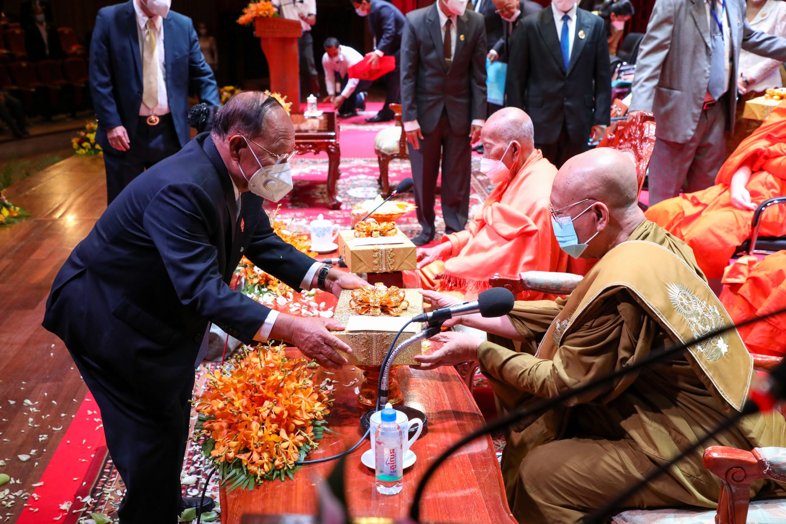 សម្តេច ហេង សំរិន សំណូមពរដល់ពុទ្ធសាសនិក រួមគ្នាប្រតិបត្តិតាមព្រះពុទ្ធឱវាទ ឱ្យបានខ្ជាប់ខ្ជួន ដើម្បីទ្រទ្រង់ ថែរក្សាព្រះពុទ្ធសាសនា
