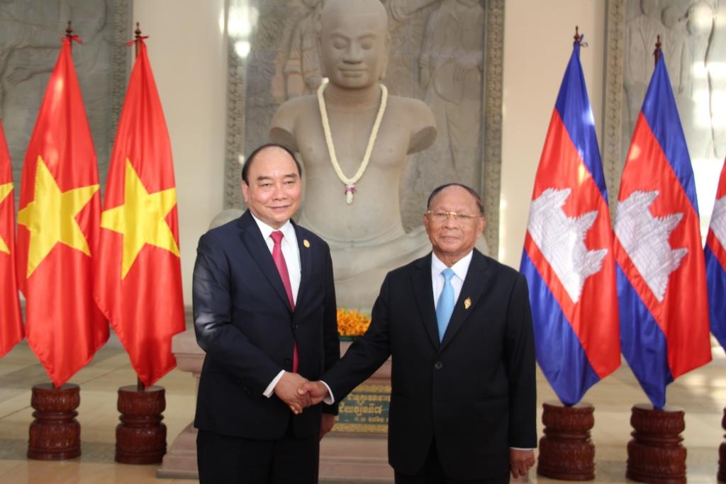 សម្តេចអគ្គមហាពញាចក្រី ហេង សំរិន និងឯកឧត្តមប្រធានរដ្ឋវៀតណាមអញ្ជើញជាអធិបតីភាពដ៏ខ្ពង់ខ្ពស់ក្នុងពិធីបញ្ចុះបឋមសិលាសាងសង់អគាររដ្ឋបាលថ្មី រដ្ឋសភា ដែលជាជំនួយរដ្ឋាភិបាលវៀតណាម