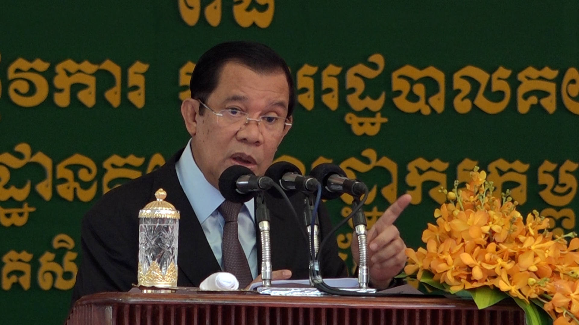 សម្តេចតេជោ ហ៊ុន សែន រំឭកដល់ពលរដ្ឋថា មិនត្រូវយក ក្បាលយើង ដោះដូរជាមួយជំនួយបរទេសឡើយ
