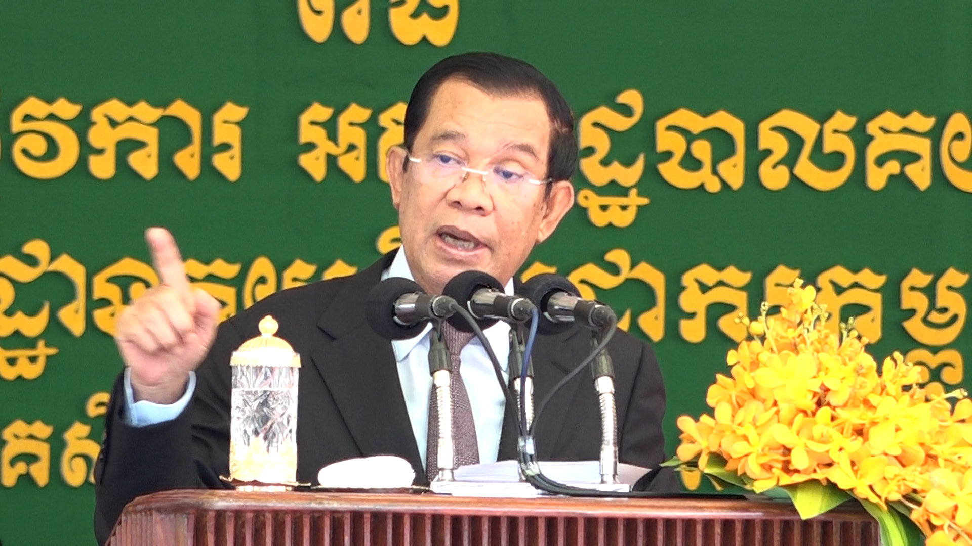 សម្តេចតេជោ ហ៊ុន សែន បង្រៀនអ្នកតាមដាននយោបាយ​មួយចំនួនថា កិច្ចចរចាការទូត មិនមែនប្រើពេល១ថ្ងៃទេ