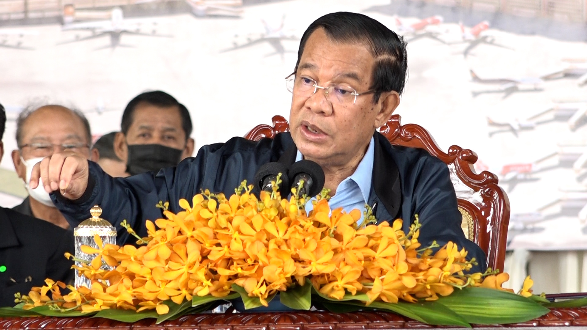 សម្តេចតេជោ ហ៊ុន សែន ដាក់ជាសំណួរថា តើសម្តេចធ្វើអោយអាស៊ានពី៩ ទៅជា១០វិញ ខុសដែររឺអត់?