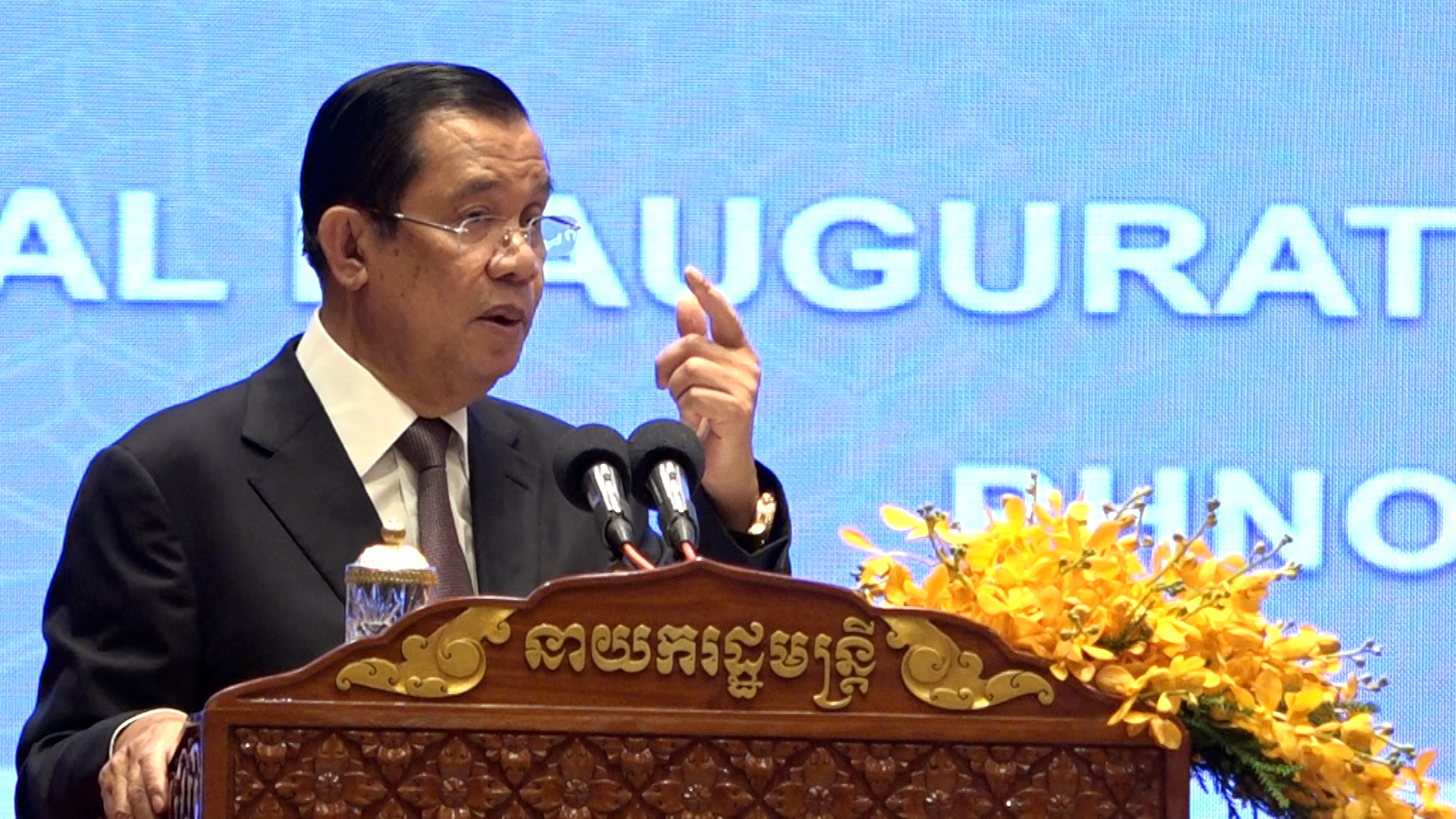 សម្តេចតេជោ ហ៊ុន សែន អំពាវនាវដល់ម្ចាស់រថយន្តដែលមិនទាន់បង់ពន្ធឲ្យចូលបង់ពន្ធ