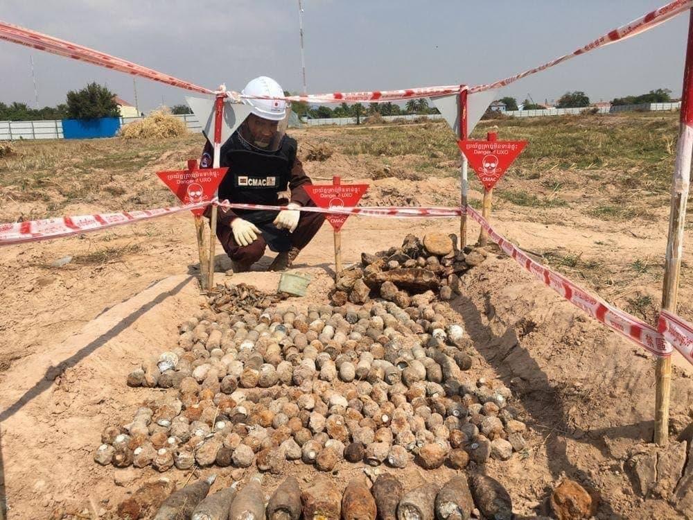 រយៈពេល១១ខែ ឆ្នាំ២០២១ គ្រាប់បែកដ៏គ្រោះថ្នាក់របស់អាមេរិក ទម្លាក់លើទឹកដីខ្មែរជិត១ម៉ឺន៦ពាន់គ្រាប់ ត្រូវបានរកឃើញ និងកម្ទេចចោល