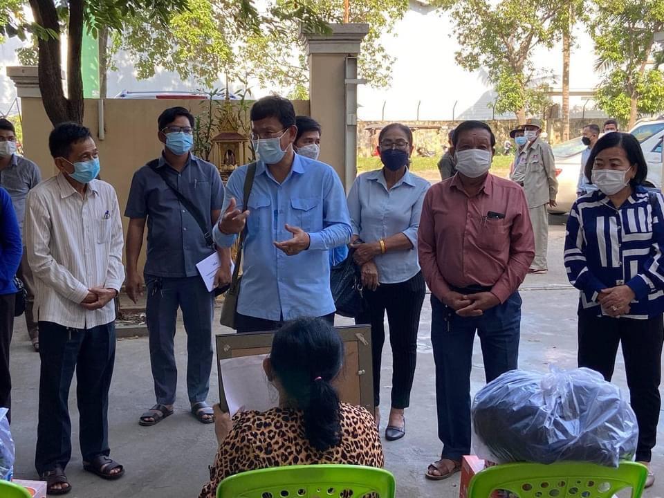 គ្រួសារសពអ្នកជំងឺកូវីដ១៩ ចំនួន៩គ្រួសារ ទទួលបានអំណោយរបស់សម្ដេចតេជោ ហ៊ុន សែន