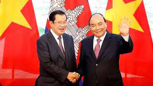 យ៉ាងហោចណាស់មានឯកសារចំនួន៧ ត្រូវបានចុះហត្ថលេខាដោយរដ្ឋាភិបាលកម្ពុជា-វៀតណាម ក្រោមអធិបតីភាព សម្តេចតេជោ ហ៊ុន សែន នាយករដ្ឋមន្រ្តីនៃកម្ពុជា និង លោក ង្វៀង ស៊ួនហ្វុក ប្រធានាធិបតីវៀតណាម នៅវិមានសន្តិភាព នាព្រឹកថ្ងៃទី២១ ខែធ្នូ ឆ្នាំ២០២១នេះ