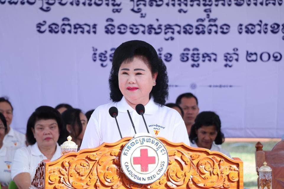 សម្តេចកិត្តិព្រឹទ្ធបណ្ឌិត ប៊ុន រ៉ានី ហ៊ុន ផ្ញើសារជូនជនរួមជាតិ ក្នុងឱកាសទិវាពិភពលោកប្រយុទ្ធនឹងជំងឺអេដស៍ ១ ធ្នូ ឆ្នាំ ២០២១ ក្រោមប្រធានបទ «បញ្ចប់វិសមភាព បញ្ចប់អេដស៍ បញ្ចប់ជំងឺឆ្លងរាតត្បាតសកល»