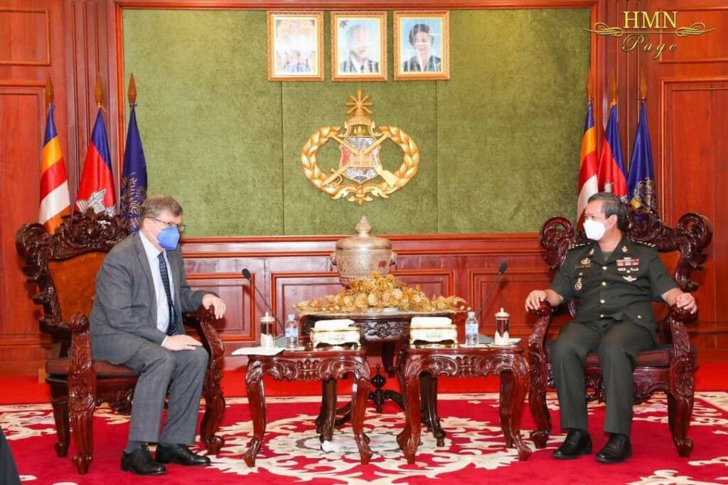 មេបញ្ជាការកងទ័ពជើងគោក នៃកងយោធពលខេមរភូមិន្ទ បានទទួលជួបពិភាក្សាការងារជាមួយ ឯកអគ្គរដ្ឋទូត នៃសហព័ន្ធរុស្ស៊ីប្រចាំនៅកម្ពុជាសំដៅរឹតចំណងមិត្តភាពឱ្យកាន់តែជិតស្និទ្ធ និងលើកកម្ពស់ទំនាក់ទំនងកិច្ចសហប្រតិបត្តិការយោធាឱ្យមានសន្ទុះឈានឡើងថែមទៀត