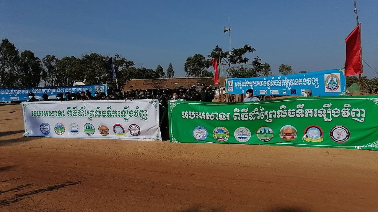 មន្ត្រីរាជការ កងកម្លាំងប្រដាប់អាវុធ ជាង ៥០០នាក់ចូលរួមដាំដើមឈើព្រៃលិចទឹកចំនួន ២ពាន់ដើមក្នុងតំបន់ព្រៃលិចទឹកគោកព្រះជាង ២ពាន់ហិកតា ដែលត្រូវបានដកហូតពីជនខិលខូចទុកជាសម្បត្តិរដ្ឋវិញ