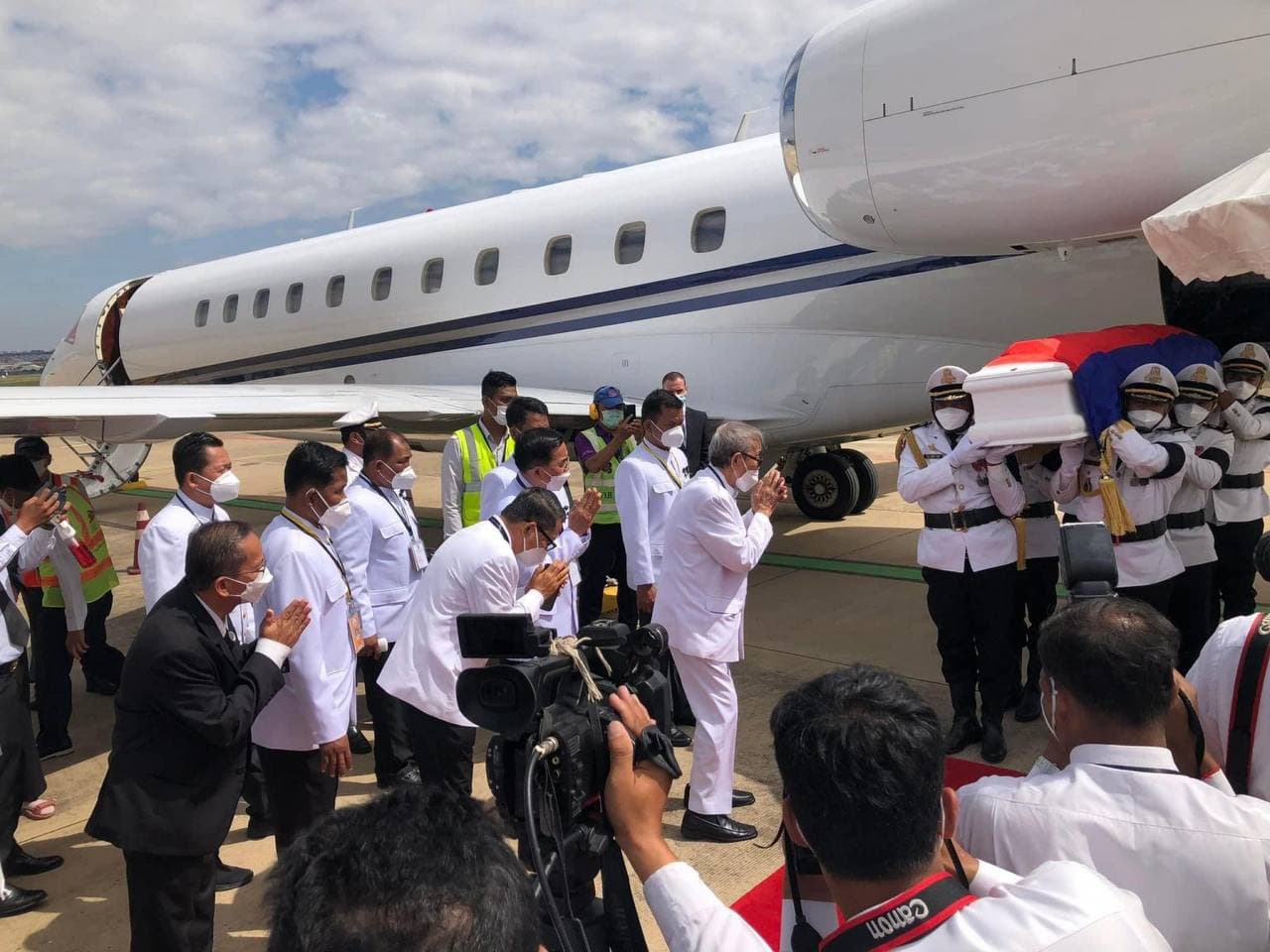 ព្រះសពសម្តេចក្រុមព្រះ នរោត្តម រណឫទ្ធិ បានដង្ហែមកដល់ព្រះរាជាណាចក្រកម្ពុជាហើយ តាមជើងហោះហើរពិសេសពីសាធារណរដ្ឋបារាំង