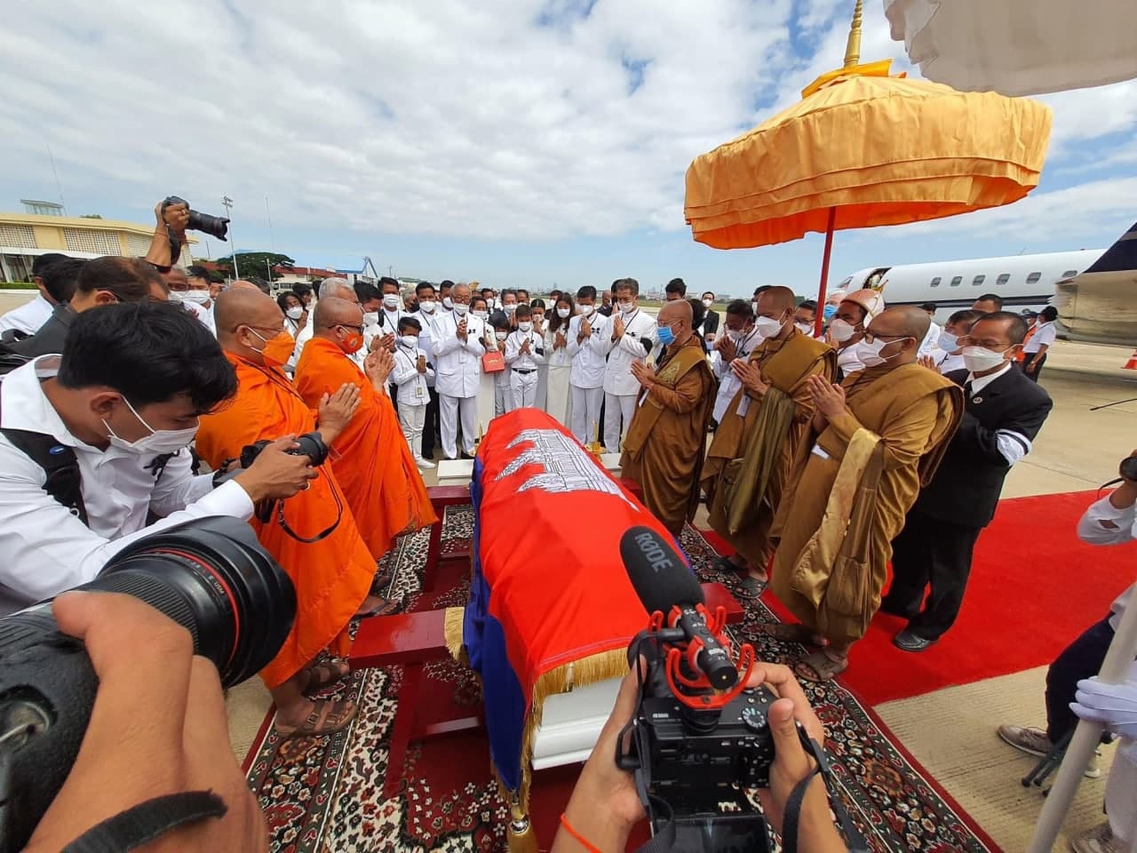 សម្តេចតេជោនឹងអញ្ជើញគោរពព្រះវិញ្ញាណក្ខន្ធសម្តេចក្រុមព្រះ នរោត្តម រណឫទ្ធិ ហើយក៏នឹងអញ្ជើញថ្វាយព្រះរាជដំណើរចុងក្រោយនៅថ្ងៃបូជាព្រះសព