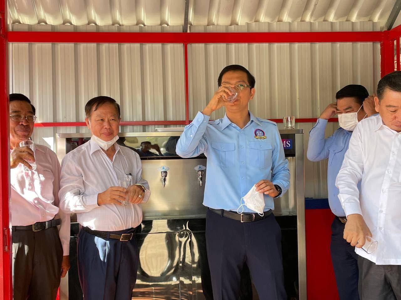 សសយក ផ្តល់ម៉ាស៊ីនចម្រោះទឹកស្អាតដល់វិទ្យាល័យ ហ៊ុន សែន ចាក់អង្រែ និងសាលាបឋមសិក្សាវត្តក្នុង