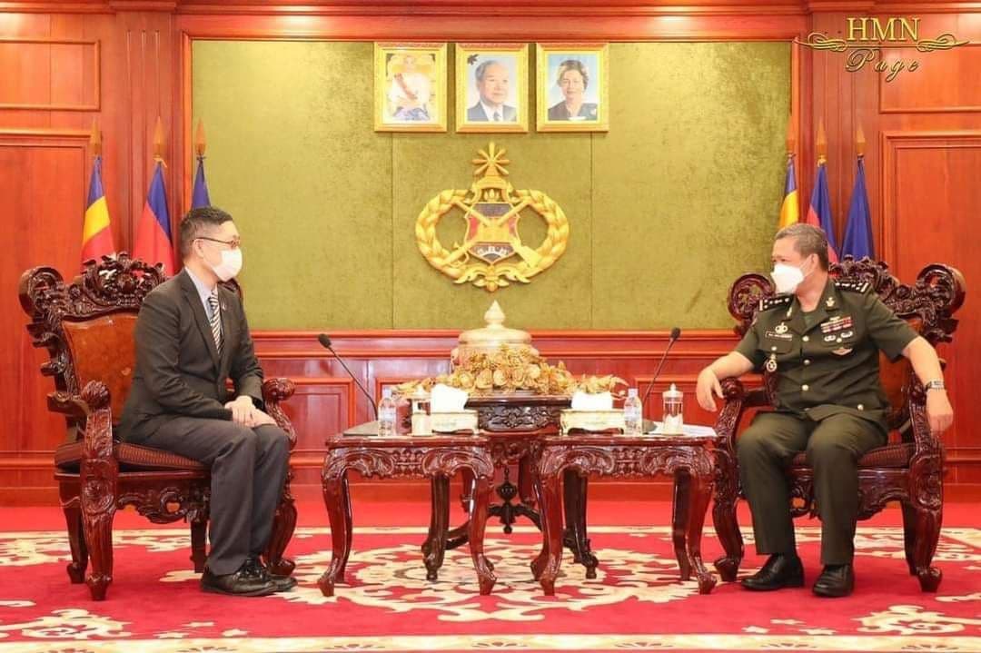 លោកឧត្តមសេនីយ៍ឯក ហ៊ុន ម៉ាណែត បានទទួលជួបពិភាក្សាការងារជាមួយ អនុរដ្ឋលេខាធិការ នៃក្រសួងការពារជាតិសិង្ហបុរី