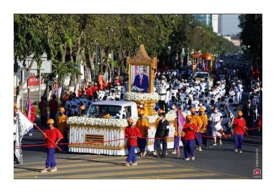 ព្រះពិធីយាងរំកិលព្រះសព សម្តេចក្រុមព្រះ នរោត្តម រណឫទ្ធិ ចាកចេញពីព្រះដំណាក់ចាស់ មកកាន់ព្រះមេរុ នាព្រឹកថ្ងៃទី០៨ ធ្នូ ២០២១