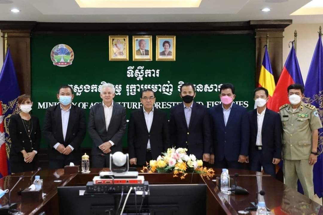 ក្រុមហ៊ុន មកពីសហរដ្ឋអាមេរិក ជួបពិភាក្សាការងារ ជាមួយរដ្ឋមន្ត្រី​ក្រសួងកសិកម្ម ដើម្បីស្វែងរកឱកាសវិនិយោគដាំឈើប្រេងខ្យល់ និងអាកាស្យា ធ្វើការកែច្នៃ ផ្គត់ផ្គង់ ទីផ្សារក្នុងស្រុកខ្មែរ និងនាំចេញ​ទៅសហរដ្ឋអាមេរិក និងទីផ្សារអន្តរជាតិ