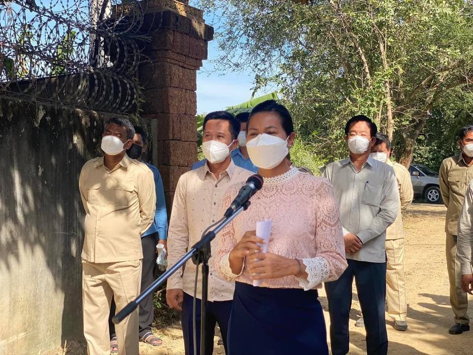 លោកស្រី គឹម ញឹប អញ្ជើញបើកការដ្ឋានស្ថាបនាផ្លូវបេតុងថ្មីមួយខ្សែ ជូនពលរដ្ឋក្នុងភូមិអន្លង់គងចាស់ សង្កាត់ព្រៃស ខណ្ឌដង្កោ