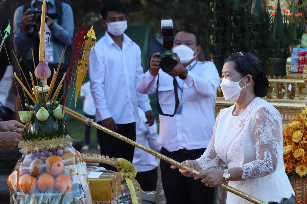 លោកជំទាវ ម៉ែន សំអន អញ្ជើចូលរួមជាតំណាងសម្តេចតេជោ និងសម្តេចកិត្តិព្រឹទ្ធបណ្ឌិត ក្នុងពិធីបើកព្រឹត្តិការណ៍បុណ្យរំលឹកគុណអង្គរ