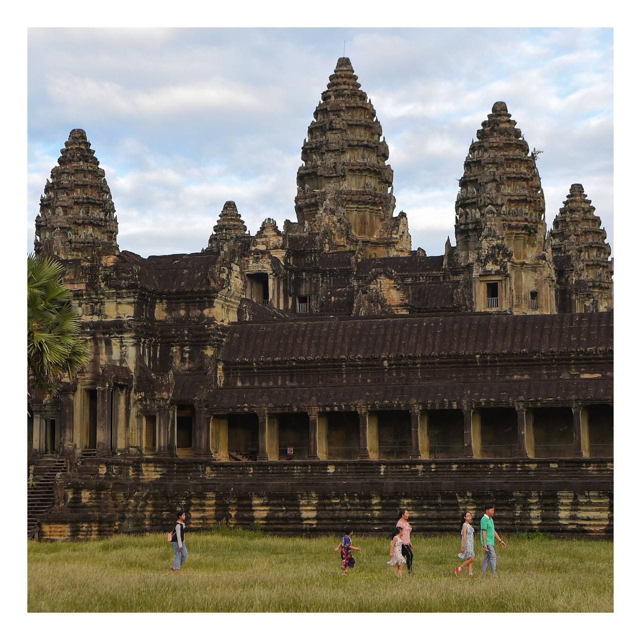 កម្ពុជាជាប់ចំណាត់ថ្នាក់លេខ៤ លើការចាក់វ៉ាក់សាំងការពារជំងឺកូវីដ១៩ ពេញលេញ គិតត្រឹមនៅចុងខែវិច្ឆិកា