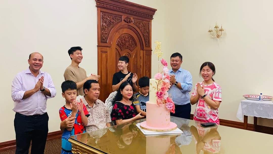 សម្ដេចតេជោ ហ៊ុន សែន ជូនពរសម្ដេចកិត្តិព្រឹទ្ធបណ្ឌិត ក្នុងថ្ងៃខួបកំណើតឈានចូល ៦៨ឆ្នាំ