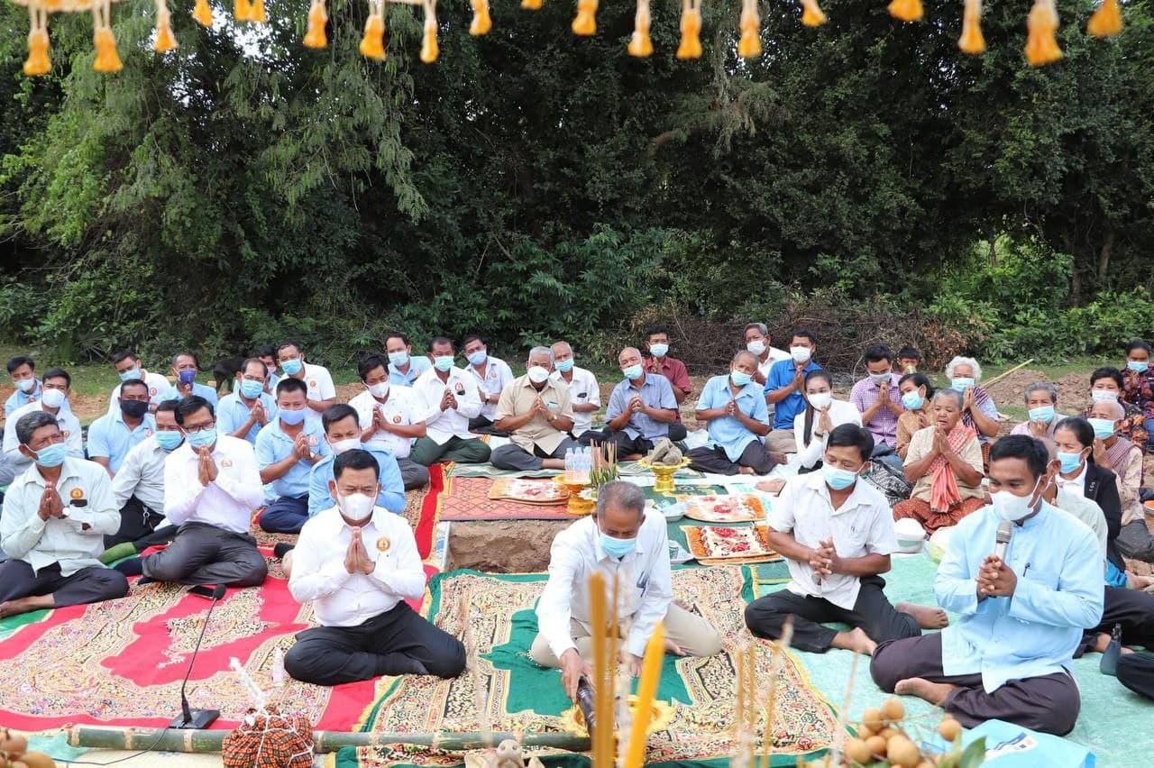ពិធីបញ្ចុះបឋមសិលាសាងសង់ទីស្នាក់ការ គណបក្សប្រជាជនកម្ពុជា ឃុំបន្ទាយស្ទោង មានទំហំ ៣០មX ៥០ម