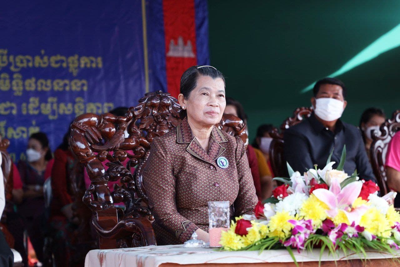 លោកជំទាវ ម៉ែន សំអន សម្ពោធអគារសិក្សានៅសាលាបឋមសិក្សាអំពួច តម្លៃជាង១៣ម៉ឺនដុល្លារ និងអំពាវនាវពលរដ្ឋរួមគ្នាថែរក្សាសន្តិភាព និងសមិទ្ធិផលរបស់សមាគមនារីខេត្តពោធិ៍សាត់