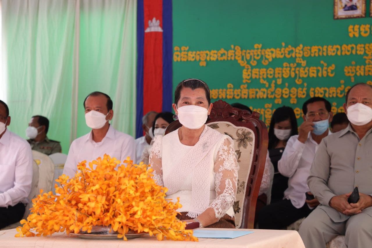 លោកជំទាវកិតិ្តសង្គហបណ្ឌិត ម៉ែន សំអន អញ្ជើញជាអធិបតីភាពក្នុងពិធីសម្ពោធដាក់ឱ្យប្រើប្រាស់ជាផ្លូវការនូវសាលាធម្មសភា ក្នុងមជ្ឈមណ្ឌលវិបស្សនាធុរៈសារនាថពោធិ៍រាជ នៅក្នុងឃុំអភិវឌ្ឍន៍ ស្រុកទឹកផុស
