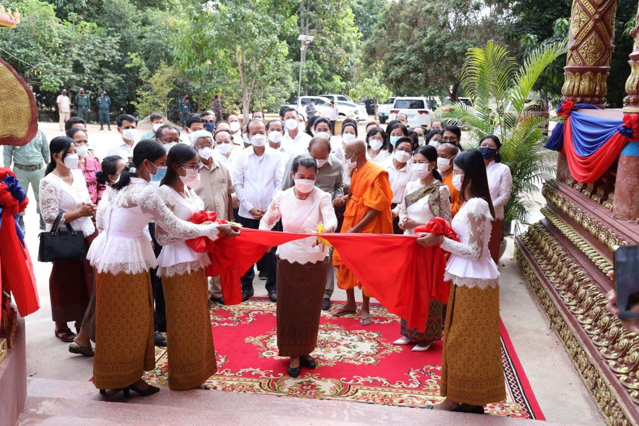 លោកជំទាវកិត្តិសង្គហបណ្ឌិត ម៉ែន សំអន អញ្ជើញសម្ពោធដាក់ឲ្យប្រើប្រាស់សាលាធម្មសភា ក្នុងអាស្រមវិបស្សនាធុរៈពោធិរាជ ដែលចំណាយថវិកាសាងសង់អស់ ជាង៦៣០លានរៀល