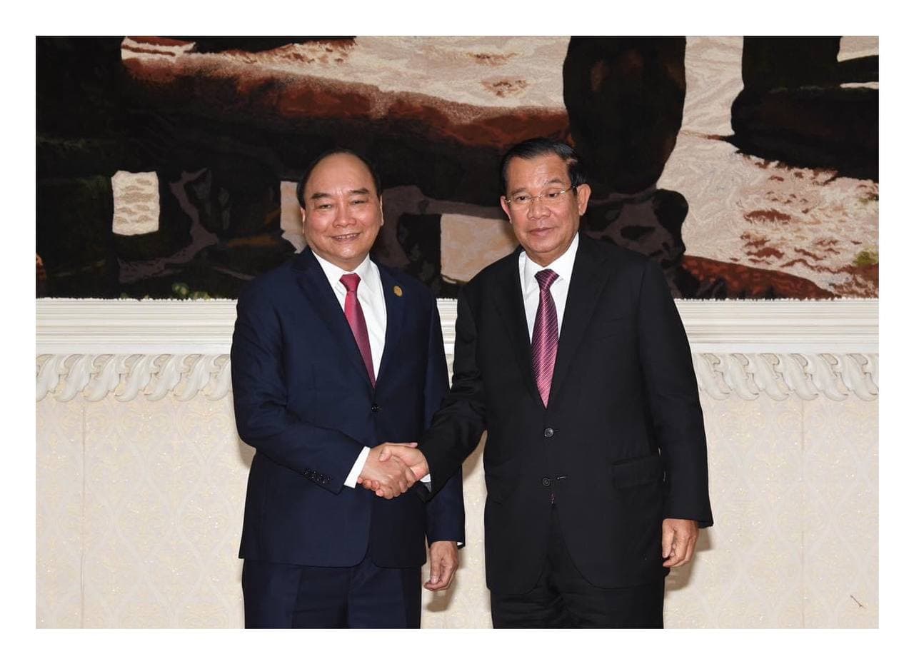 ថ្នាក់ដឹកនាំកម្ពុជា-វៀតណាម ឯកភាពគ្នា ក្នុងការពន្លឿនការចុះហត្ថលេខាលើកិច្ចព្រមព្រៀងស្តីពីពាណិជ្ជកម្មតាមព្រំដែន និងពន្លឿនកិច្ចពិភាក្សា ក្នុងការទទួលស្គាល់លើលិខិតឆ្លងដែន វិញ្ញាបនបត្របញ្ជាក់វ៉ាក់សាំង ដើម្បីសម្រួលលើការធ្វើដំណើរ ការធ្វើពាណិជ្ជកម្ម របស់ប្រជាជន និងប្រទេសទាំងពីរ