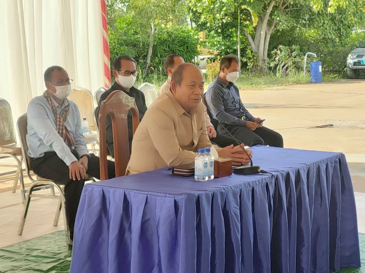 ឯកឧត្តមបណ្ឌិតសភាចារ្យ អ៊ុក រ៉ាប៊ុន ចែកអំណោយអាវរងារដល់មនុស្សចាស់ ក្នុងឃុំទាំង ៩នៅក្នុងស្រុកសាមគ្គីមានជ័យ