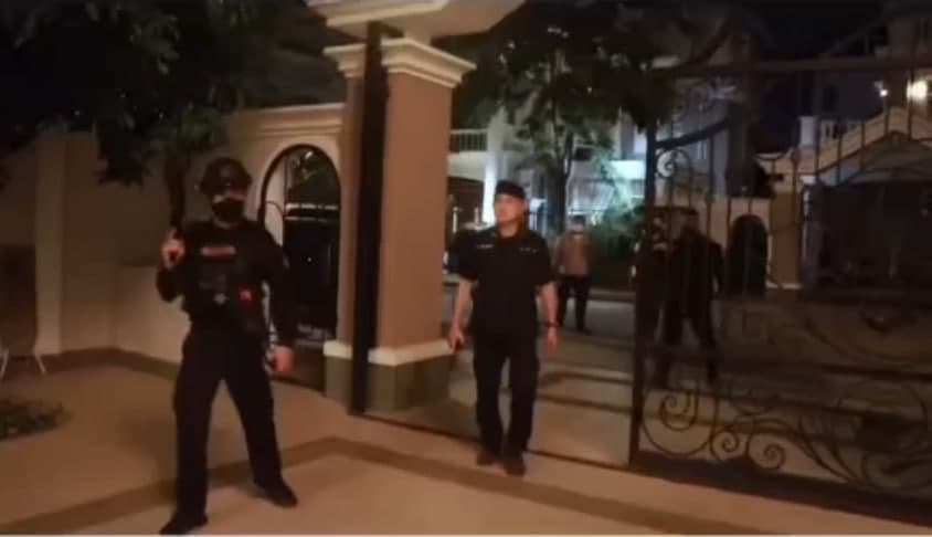 សុទ្ធតែអាវុធទំនើបៗ!