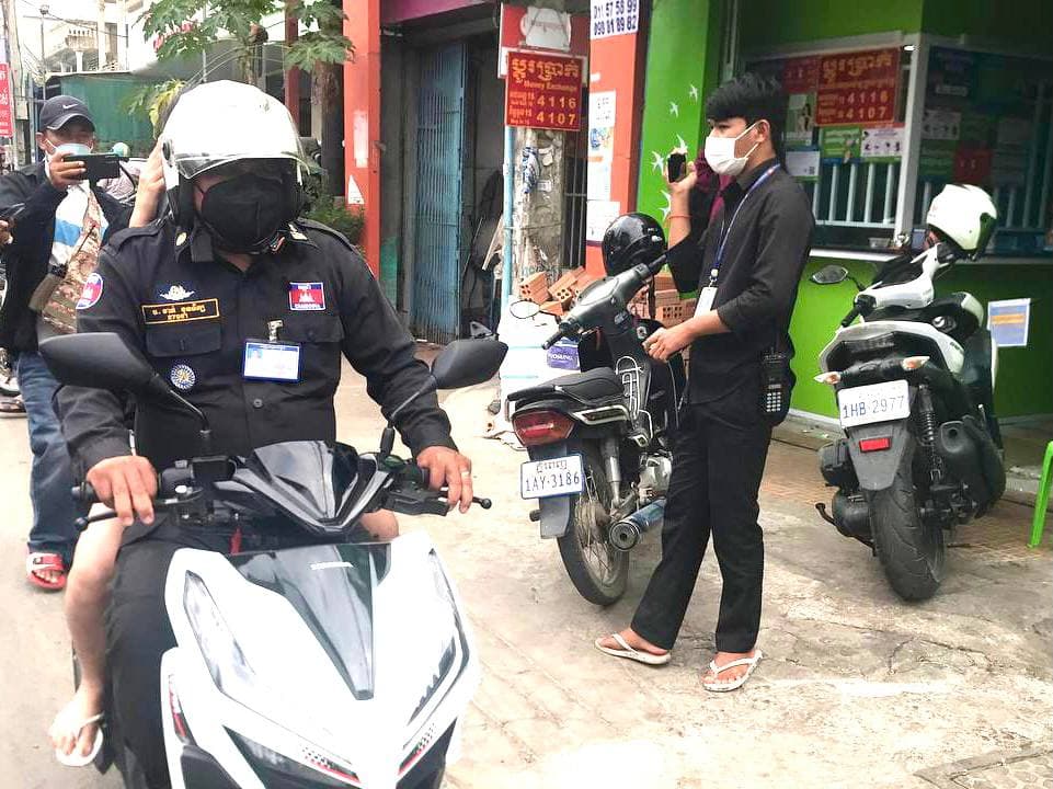 លួចទូរស័ព្ទដៃ iphone និង ipad នៅម្ដុំសាលាឥន្ទ្រទេវី ត្រូវបានជនរងគ្រោះតាមទាន់រកឃើញក្នុងផ្ទះមួយកន្លែង ជិតអង់តែនទួលគោក