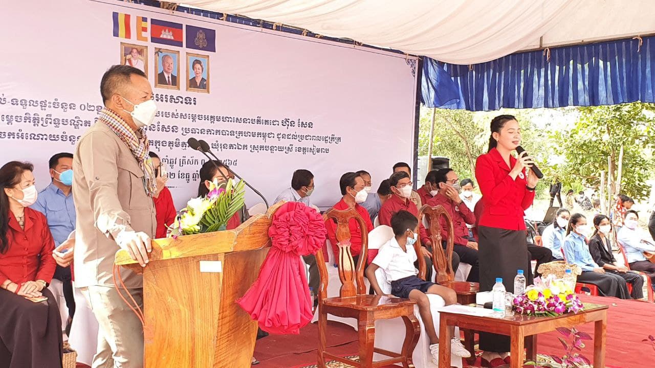 ពិធីប្រគល់ ទទួលផ្ទះចំនួន ០២ខ្នង និងចែកអំណោយដល់ពលរដ្ឋចំនួន ៣៥០គ្រួសារ