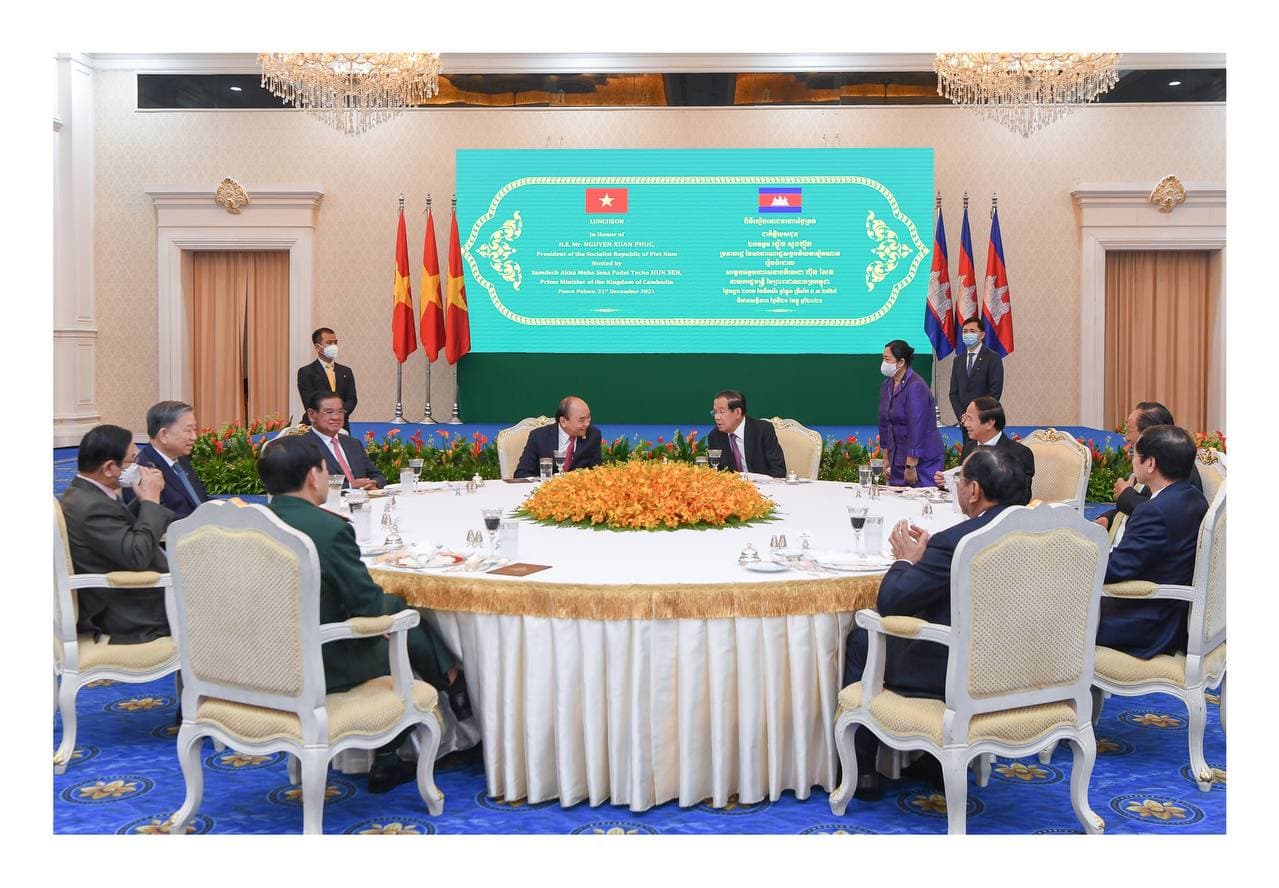 កម្ពុជា វៀតណាម បញ្ជាក់ជាថ្មីនូវជំហររួមរបស់អាស៊ានចំពោះសារៈសំខាន់នៃការថែរក្សាសន្តិភាព សន្តិសុខ ស្ថិរភាព និងសេរីភាពនាវាចរណ៍ក្នុង និងការហោះហើរលើសមុទ្រចិនខាងត្បូង