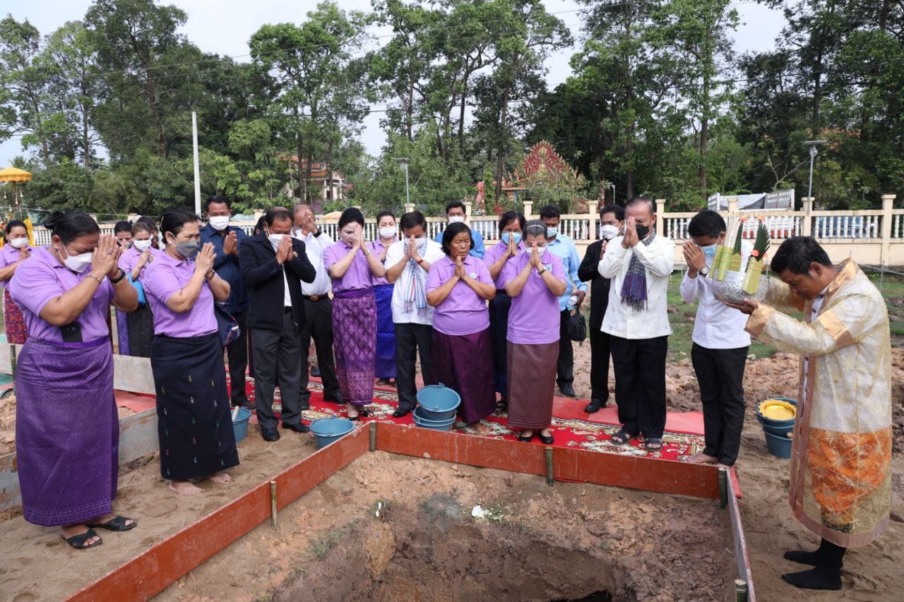 លោកជំទាវកិត្តិសង្គហបណ្ឌិត ម៉ែន សំអន អញ្ជើញជាអធិបតីក្នុងពិធីក្រុងពាលីបញ្ចុះបឋមសិលាកសាងសាលារៀន ១ខ្នង ៤បន្ទប់ ស្ថិតនៅក្នុងបឋមសិក្សាពោធិ៍ធំ