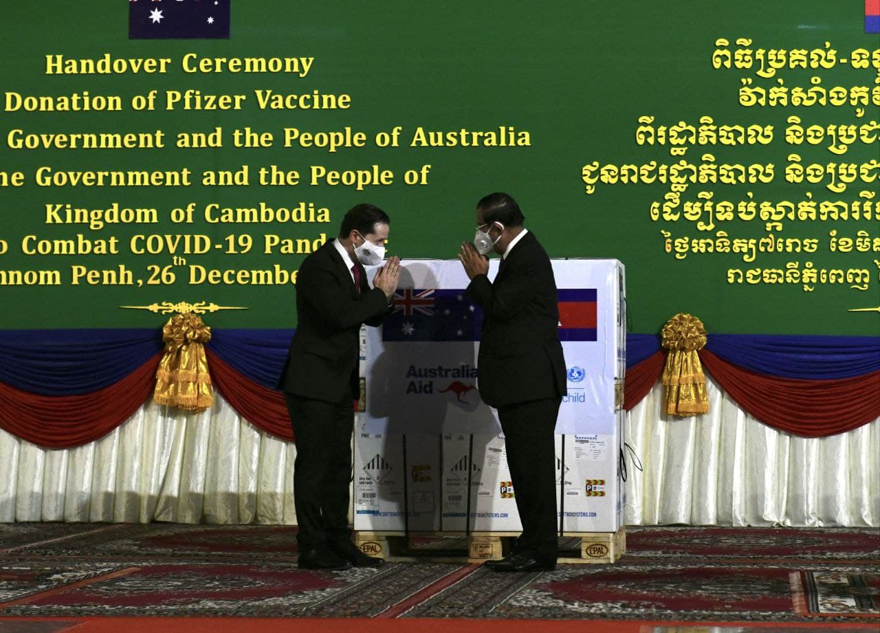 សម្តេចតេជោ ហ៊ុន សែន ទទួលអំណោយវ៉ាក់សាំងកូវីដ-១៩ (Pfizer)ពីរដ្ឋាភិបាល និងប្រជាជន នៃប្រទេសអូស្ត្រាលី