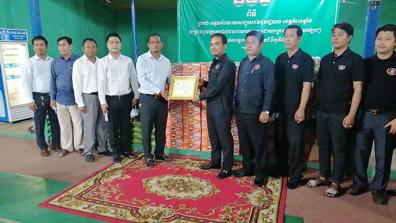 សមាគមចលនាយុវជនកម្ពុជា (ក្រុម 157) សាខាខេត្តកំពង់ឆ្នាំងបាននាំអំណោយជាស្បៀងនិងថវិកាជូនដល់ រដ្ឋបាលខេត្តកំពង់ឆ្នាំង ដើម្បីការងារ មនុស្សធម៌