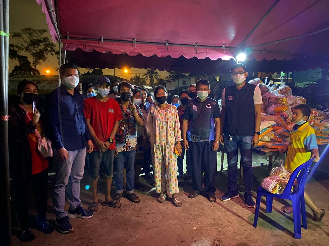 តំណាងស្ថានទូតកម្ពុជា ចុះសួរសូខទុក្ខបងប្អូនពលករខ្មែរចំនួន ៧០គ្រួសារបានរងគ្រោះដោយអគ្គីភយ័ឆេះន្លែងស្នាក់នៅ