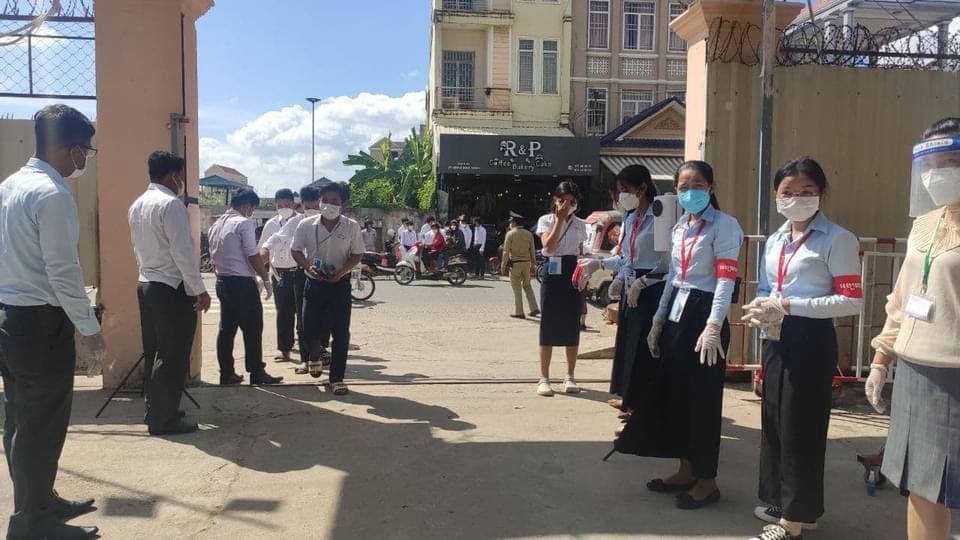 សកម្មភាពបេក្ខជនចូលមណ្ឌលប្រឡងនារសៀលថ្ងៃទី១ នៃការប្រឡងសញ្ញាបត្រមធ្យមសិក្សាទុតិយភូមិ សម័យប្រឡង ៖ ២៧ ធ្នូ ២០២១