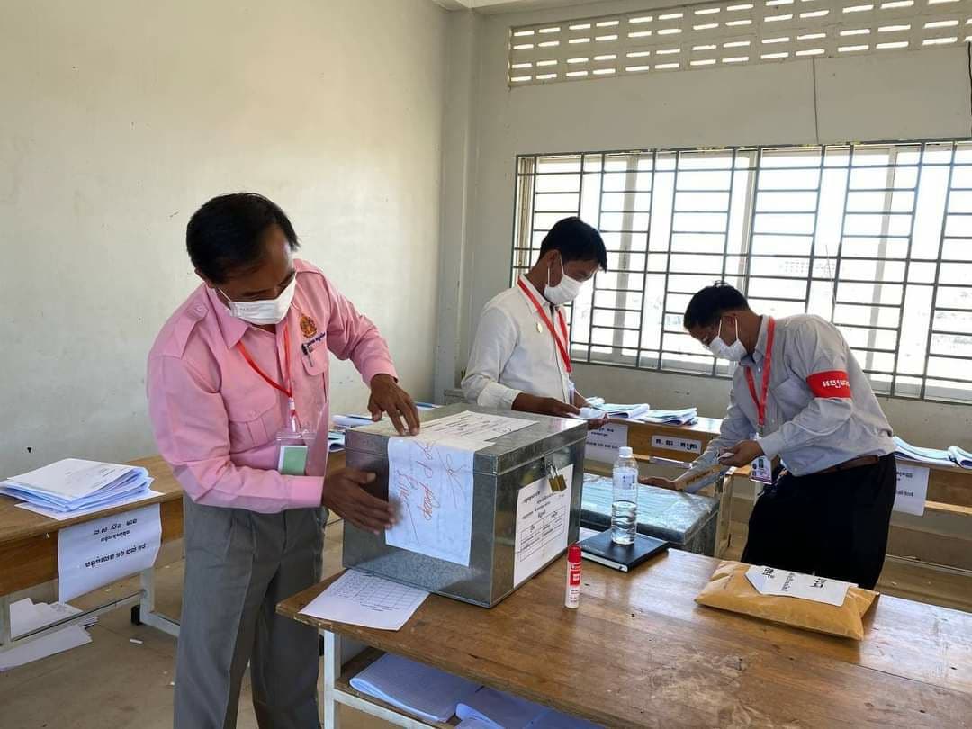 រាជធានីភ្នំពេញ៖ក្រោយបញ្ចប់ថ្ងៃទី១នៃការប្រឡងសញ្ញាបត្រមធ្យមសិក្សាទុតិយភូមិឬហៅថាបាក់ឌុប សម័យប្រឡង ២៧ ធ្នូ ២០២១ក្រសួងអប់រំ បានប្រកាសពីលទ្ធផលសរុបនៃដំណើរការប្រឡងប្រកបដោយជោគជ័យ