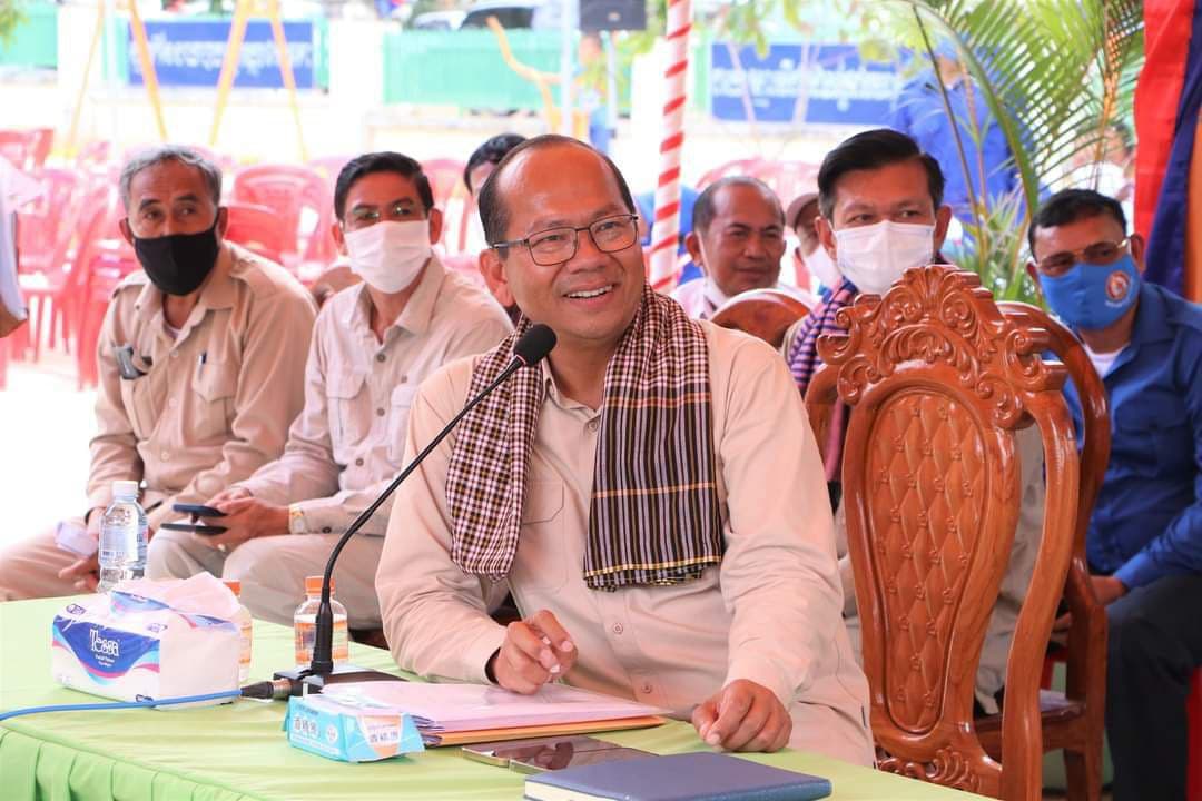 គ្រួសារ ឣតីតយុទ្ធជន កម្ពុជា ខេត្តកំពតចំនួន ២៤០គ្រួសារ នៅមជ្ឈមណ្ឌល យុទ្ធជនពិការ ៣១៧ ភូមិតេជោឣភិវឌ្ឍន៍ ឃុំឣភិវឌ្ឍន៍ ស្រុកឈូក ខេត្តកំពត បានទទួលឣំណោយ ជាសំភារ: គ្រឿងឧប្បភោគបរិភោគពីថ្នាក់ដិកនាំខេត្ត កំពត