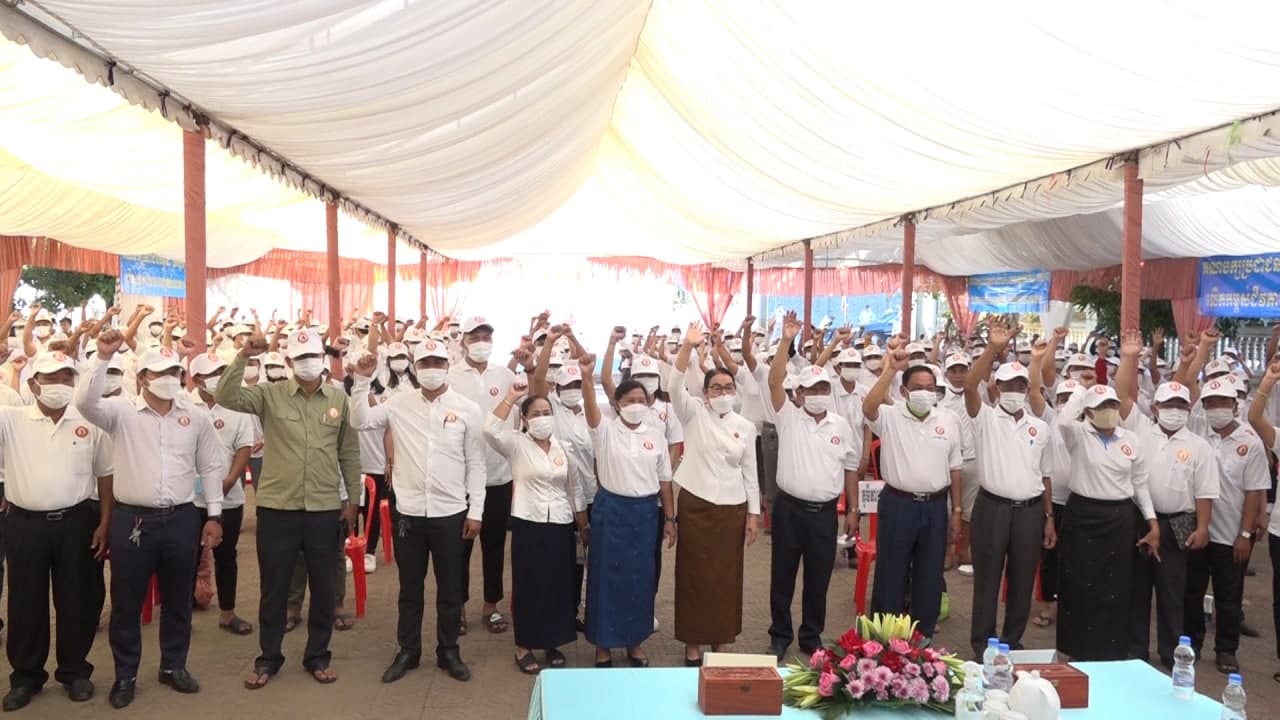 ប្រកាសទទួលស្គាល់សមាជិកថ្មី គណបក្សប្រជាជនកម្ពុជាចំនួន ៣០០នាក់ ដែលមានទីលំនៅ សង្កាត់និរោធ ខណ្ឌច្បារអំពៅ រាជធានីភ្នំពេញ