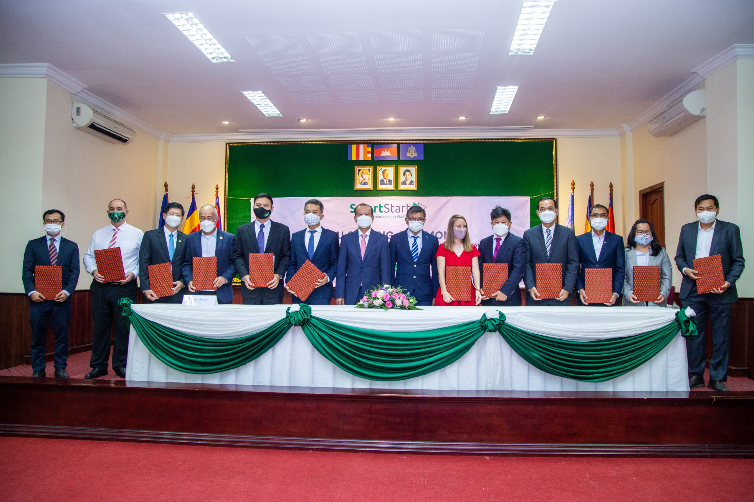 សាកលវិទ្យាល័យចំនួន ១០ ផ្ដល់វគ្គបណ្តុះបណ្តាលផ្នែកសហគ្រិនភាពបច្ចេកវិទ្យាច្នៃប្រឌិតតាមរយៈអនុស្សរណៈនៃការយោគយល់គ្នាជាមួយក្រុមហ៊ុន Smart Axiata និង Impact Hub