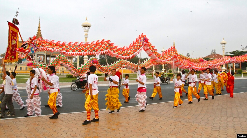 ការដុតផាវ កាំជ្រួច ឬបង្កសម្លេងផ្ទុះគ្រប់ប្រភេទ និងការលេងល្បែងស៊ីសងគ្រប់ប្រភេទ ត្រូវបានហាមឃាត់ក្នុងឱកាសពិធីបុណ្យ ចូលឆ្នាំថ្មីប្រពៃណ៍ចិន និងវៀតណាម ដែល នឹងមកដល់ នា សប្តាហ៍ក្រោយនេះហើយ