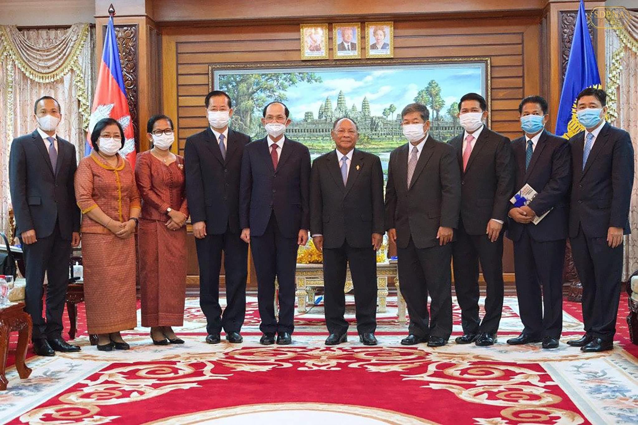 សម្តេចអគ្គមហាពញាចក្រី ហេង សំរិន ប្រធានរដ្ឋសភាបានជំរុញដល់ឯកអគ្គរាជទូត កម្ពុជាដែលត្រូវបំពេញបេសកកម្មការទូតនៅក្រៅប្រទេស ត្រូវតម្កល់ប្រយោជន៍ជាតិជាធំ ហើយទោះក្នុងកាលៈទេសៈណាក៏ដោយ ត្រូវរក្សាការពារ និងលើកតម្លៃជាតិជានិច្ច