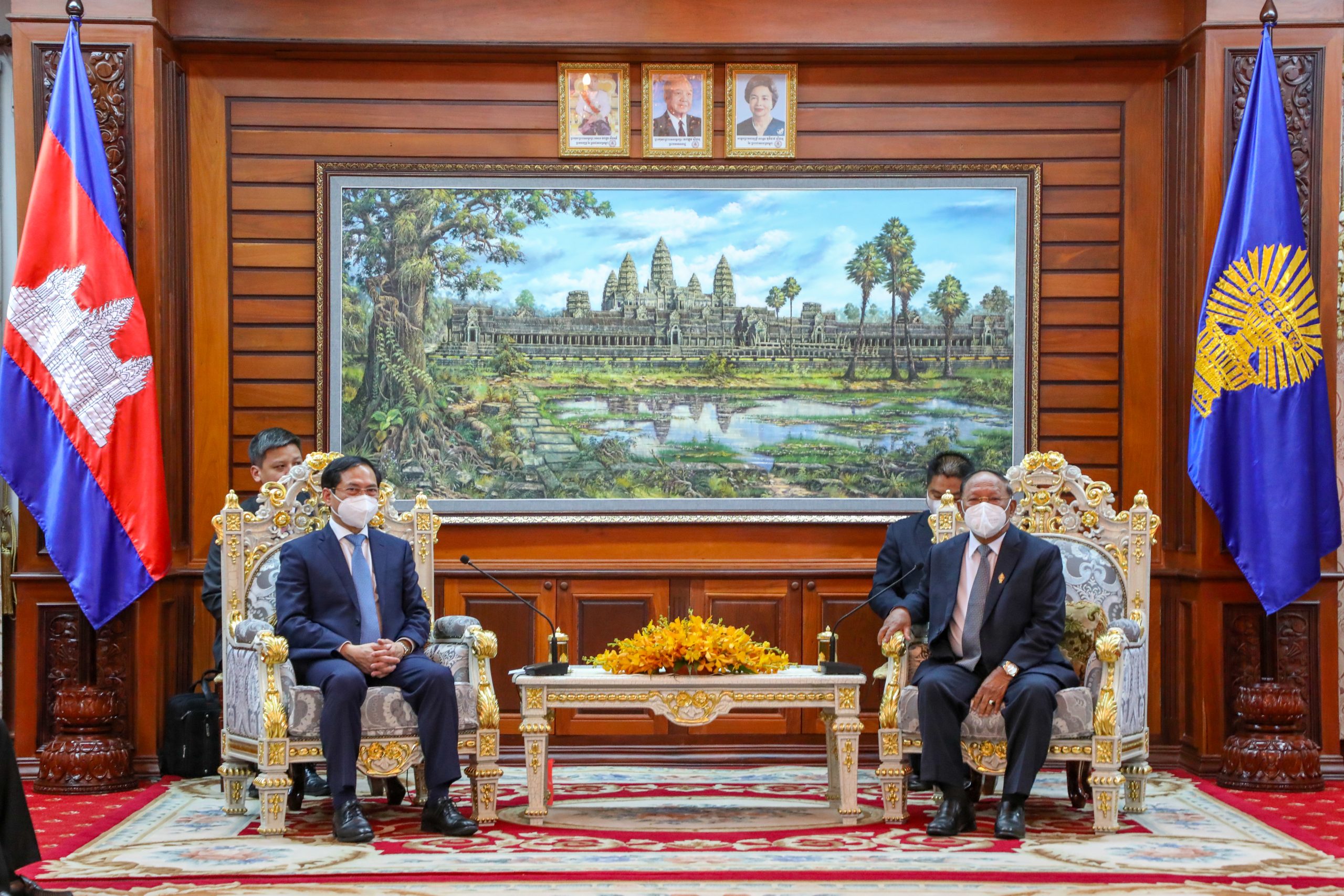 សម្តេច ហេង សំរិន ប្រធានរដ្ឋសភា អនុញ្ញាតឱ្យរដ្ឋមន្រ្តីការបរទេស សាធារណរដ្ឋសង្គមនិយមវៀតណាម ចូលជួបសម្តែងការគួរសម