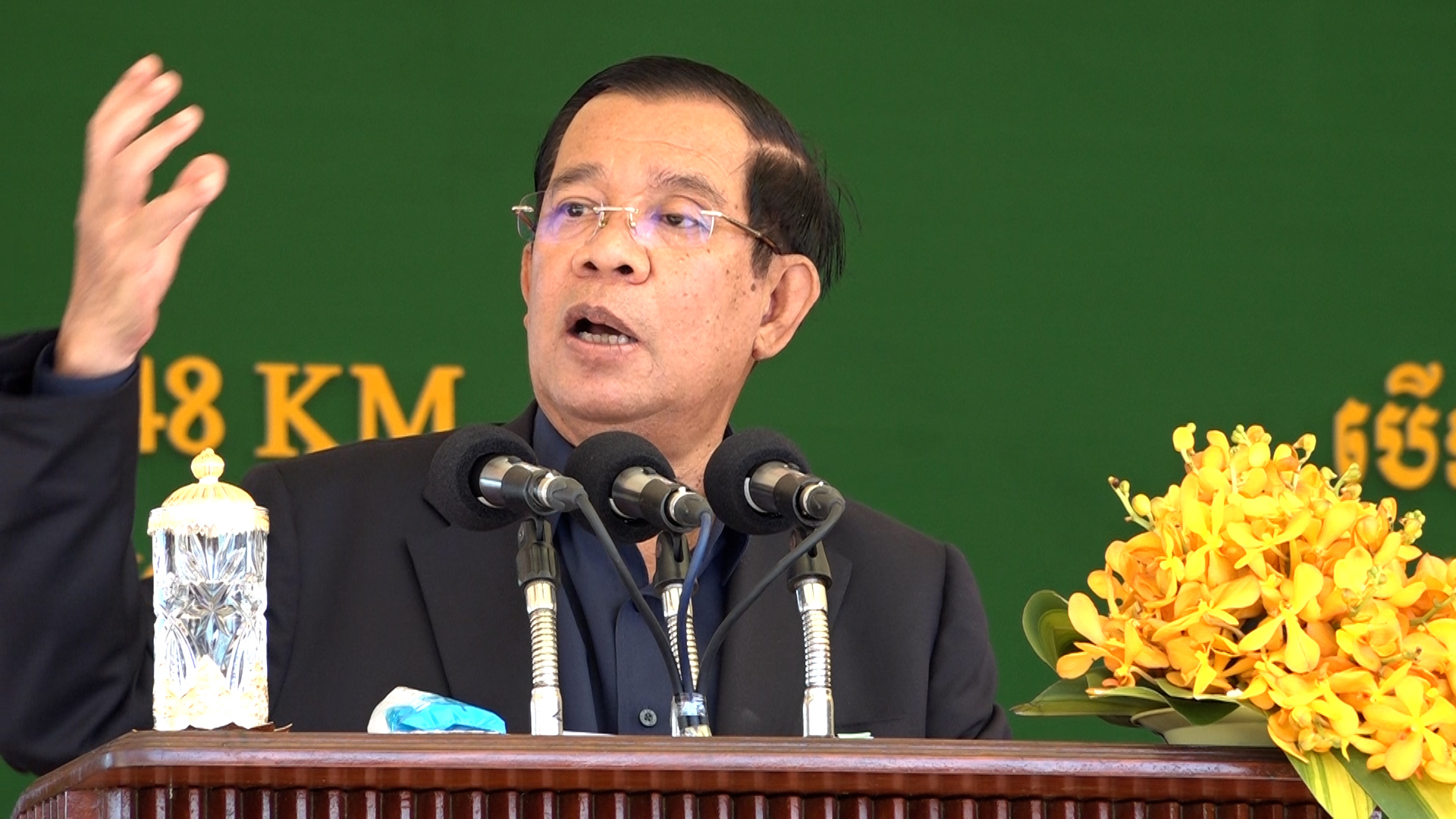 សម្តេចតេជោ ហ៊ុន សែន ឲ្យស្ថាប័នរដ្ឋទាំងថ្នាក់ជាតិ និងក្រោមជាតិ ឱ្យបញ្ឈប់គម្រោងនានា​ជាមួយ​ក្រុមហ៊ុន លី ឈួង