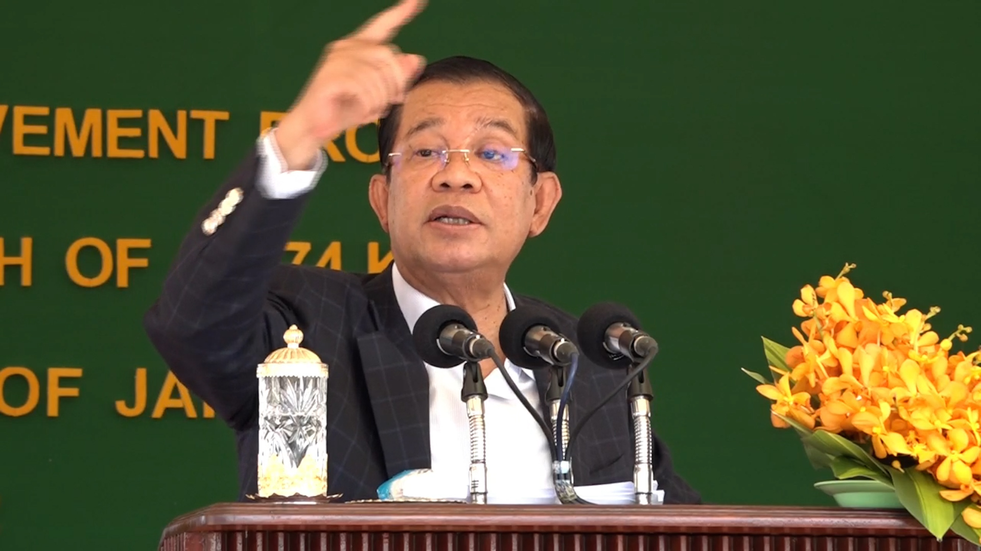 សម្តេចតេជោ ហ៊ុន សែន ពន្យល់ដល់អតីត​អគ្គលេខាធិការអាស៊ាន ថា បទពិសោធន៍របស់សម្តេចគឺបញ្ចប់សង្គ្រាមដោយមិនប្រើគ្រាប់កាំភ្លើង