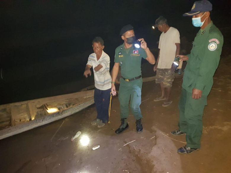 បងប្អូនភ្លោះអាយុ៣ឆ្នាំលង់ទឹកទន្លេមេគង្គលង់ ទឹកទន្លេក្រោយផ្ទះដោយគ្មានអ្នកដឹង