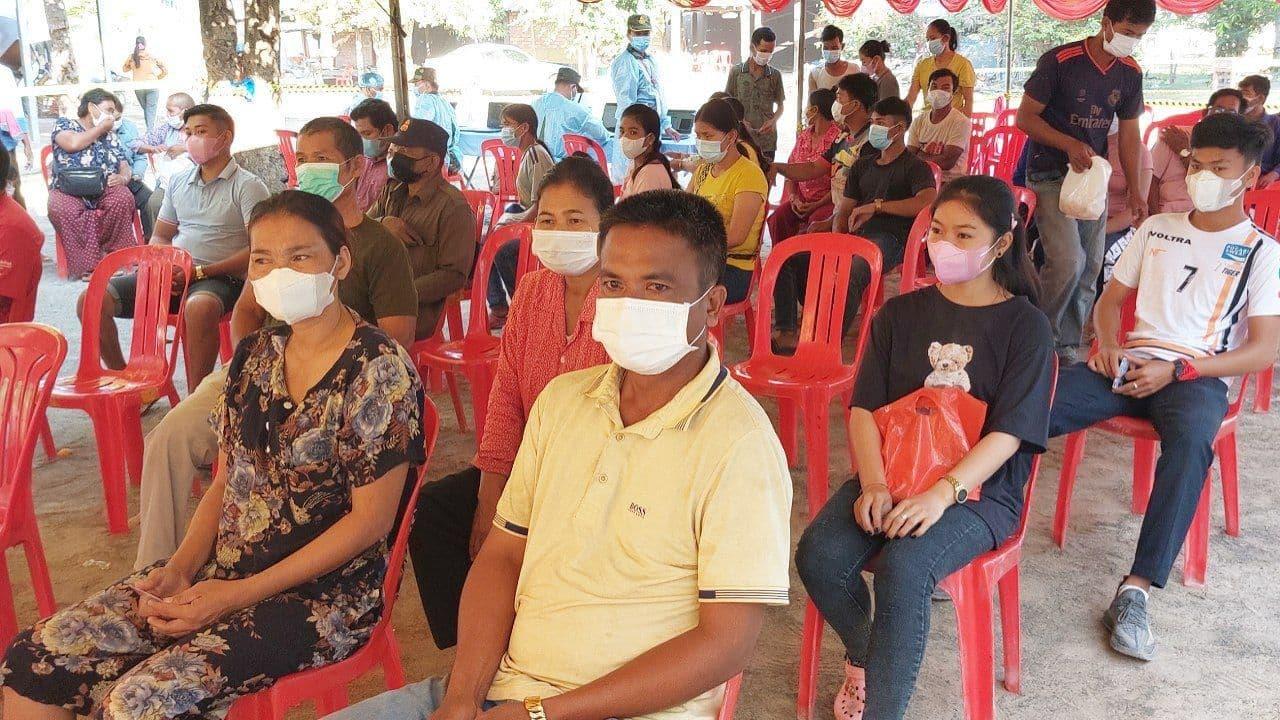 រយៈពេល ៣ថ្ងៃ ក្រុមការងារចាក់វ៉ាក់សាំងដូសជំរុញ កងពលតូចអន្តរាគមន៍លេខ៨ ចាក់ជូនពលរដ្ឋក្នុងស្រុកអង្គរធំ ខេត្តសៀមរាប បានចំនួន ២២៧៧នាក់