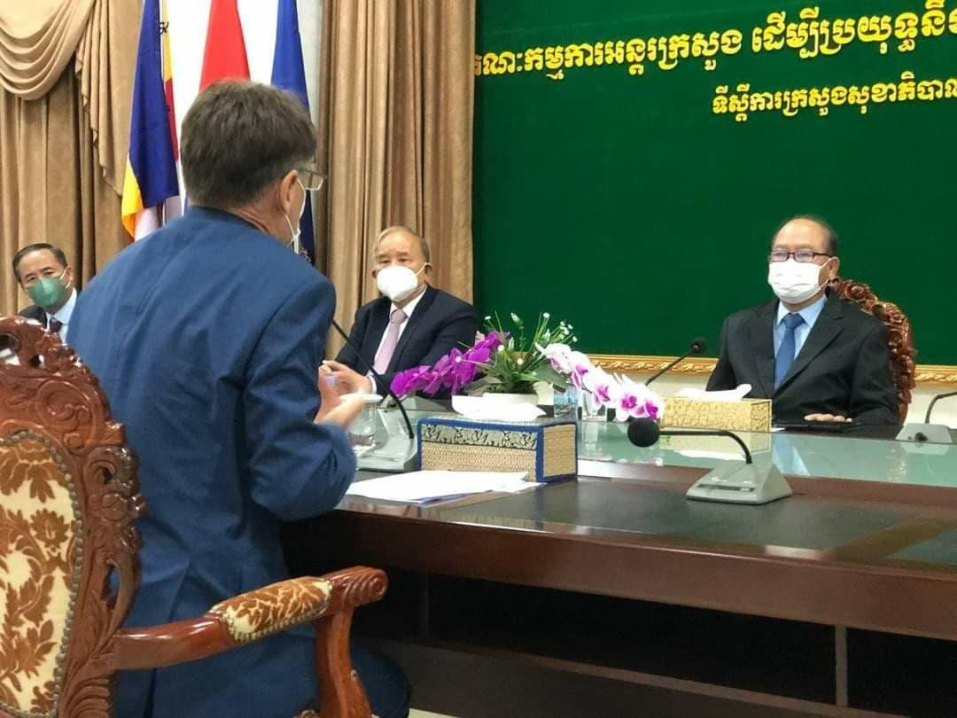 រដ្ឋមន្ត្រីសុខាភិបាលអនុញ្ញាតឱ្យអគ្គរដ្ឋទូតបារាំង ចូលជួបសម្ដែងការគួរសម និងពិភាក្សាការងារ