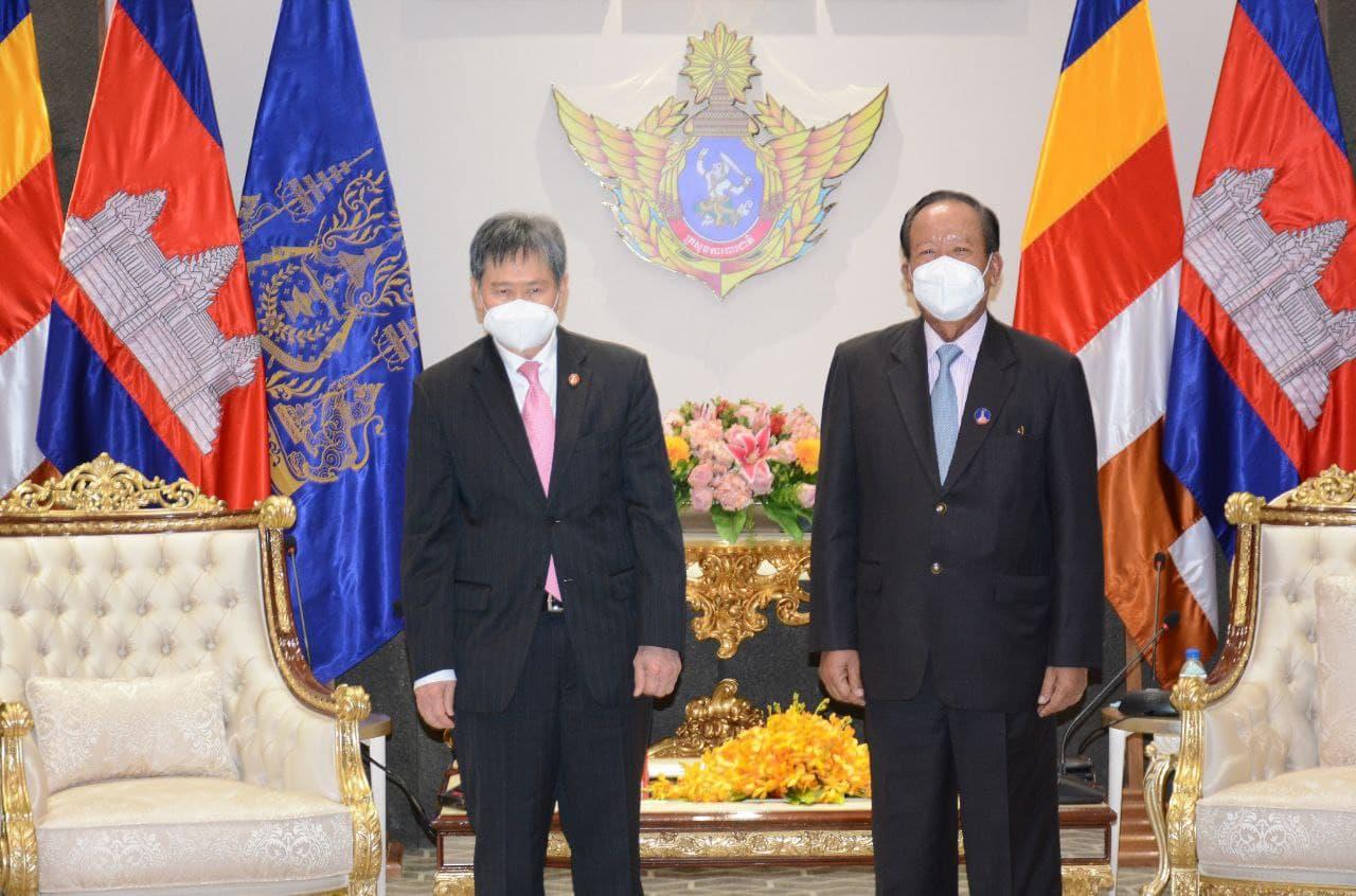 អគ្គលេខាធិការអាស៊ានលោក លីម ចុក ហ៊ុយក្នុងពេលកំពុងទស្សនកិច្ចនៅកម្ពុជាបាន គាំទ្រយ៉ាងពេញទំហឹងចំពោះក្រសួងការពារជាតិកម្ពុជារៀបចំធ្វើជាម្ចាស់ផ្ទះកិច្ចប្រជុំរដ្ឋមន្ត្រី ការពារជាតិអាស៊ាននិងកិច្ចប្រជុំរដ្ឋមន្ត្រីការពារជាតិបូកនៅឆ្នាំ២០២២